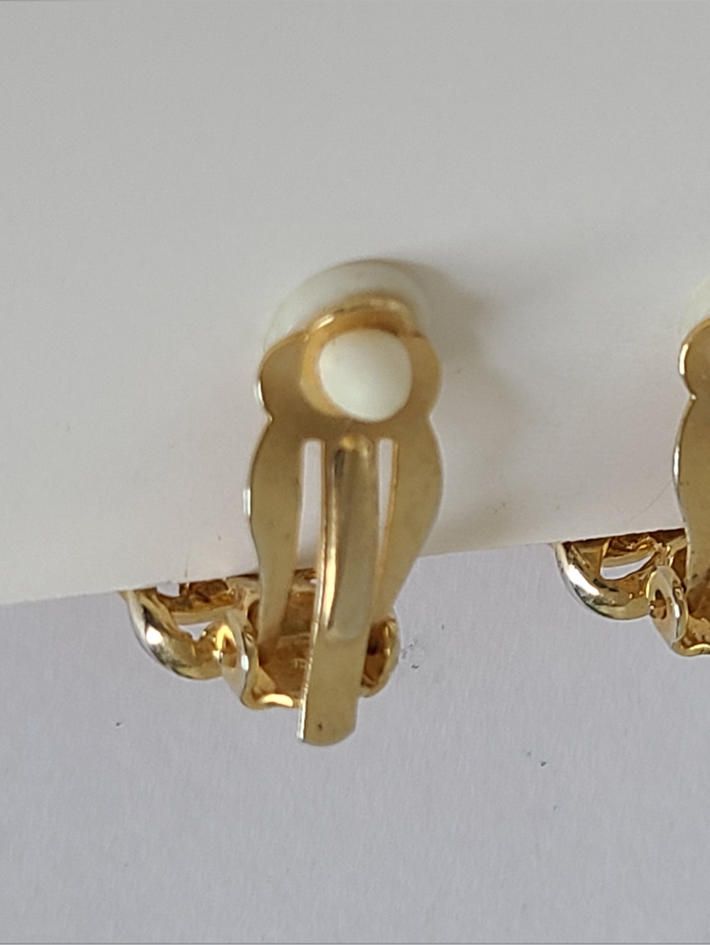 Vintage Style Gold Tone Openwork Leaf Feather Wide Half Hoop Clip On Earrings - Picture 6 of 15
